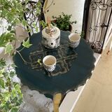 Pedestal table
