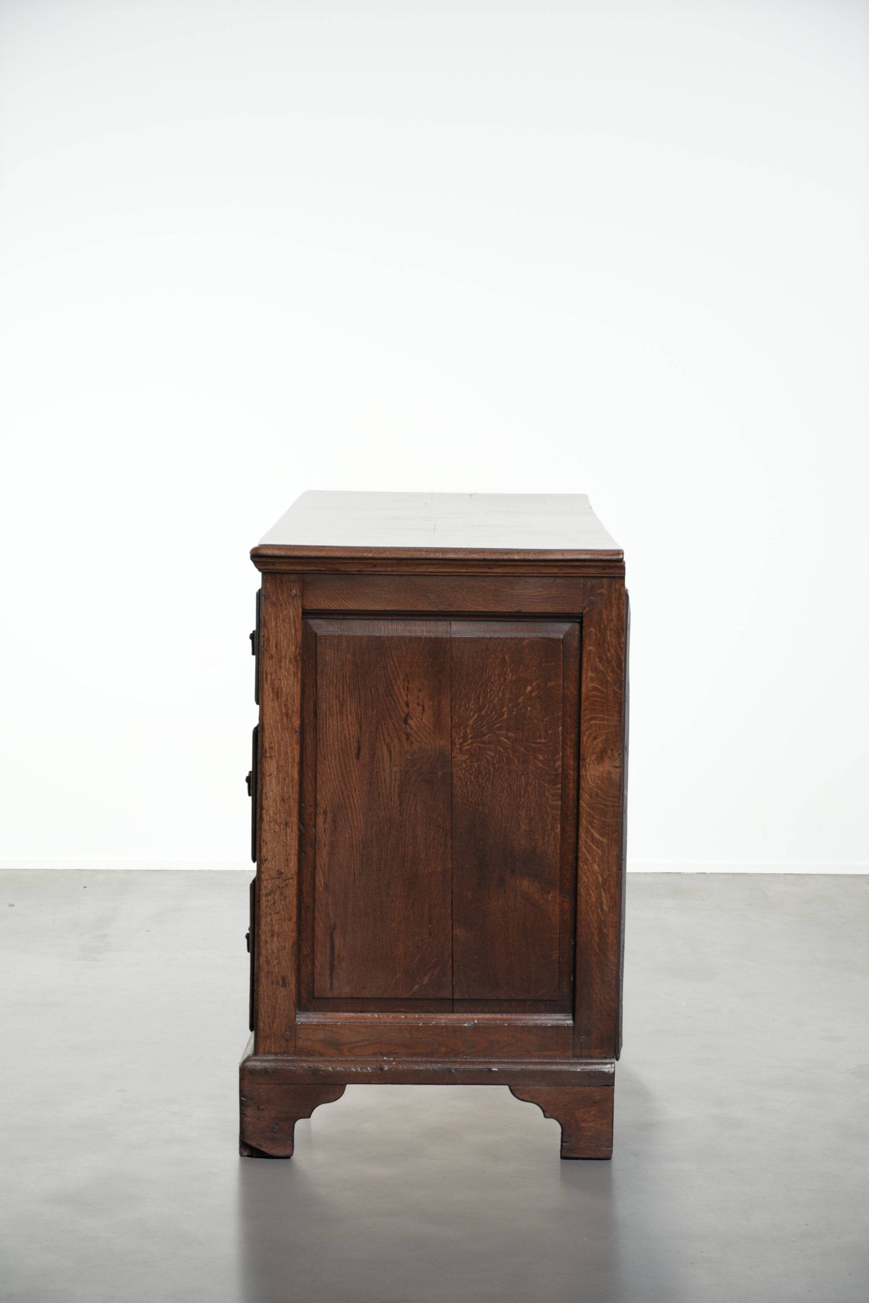 Buffet anglais en chêne antique du XVIIIe siècle / Commode anglaise basse