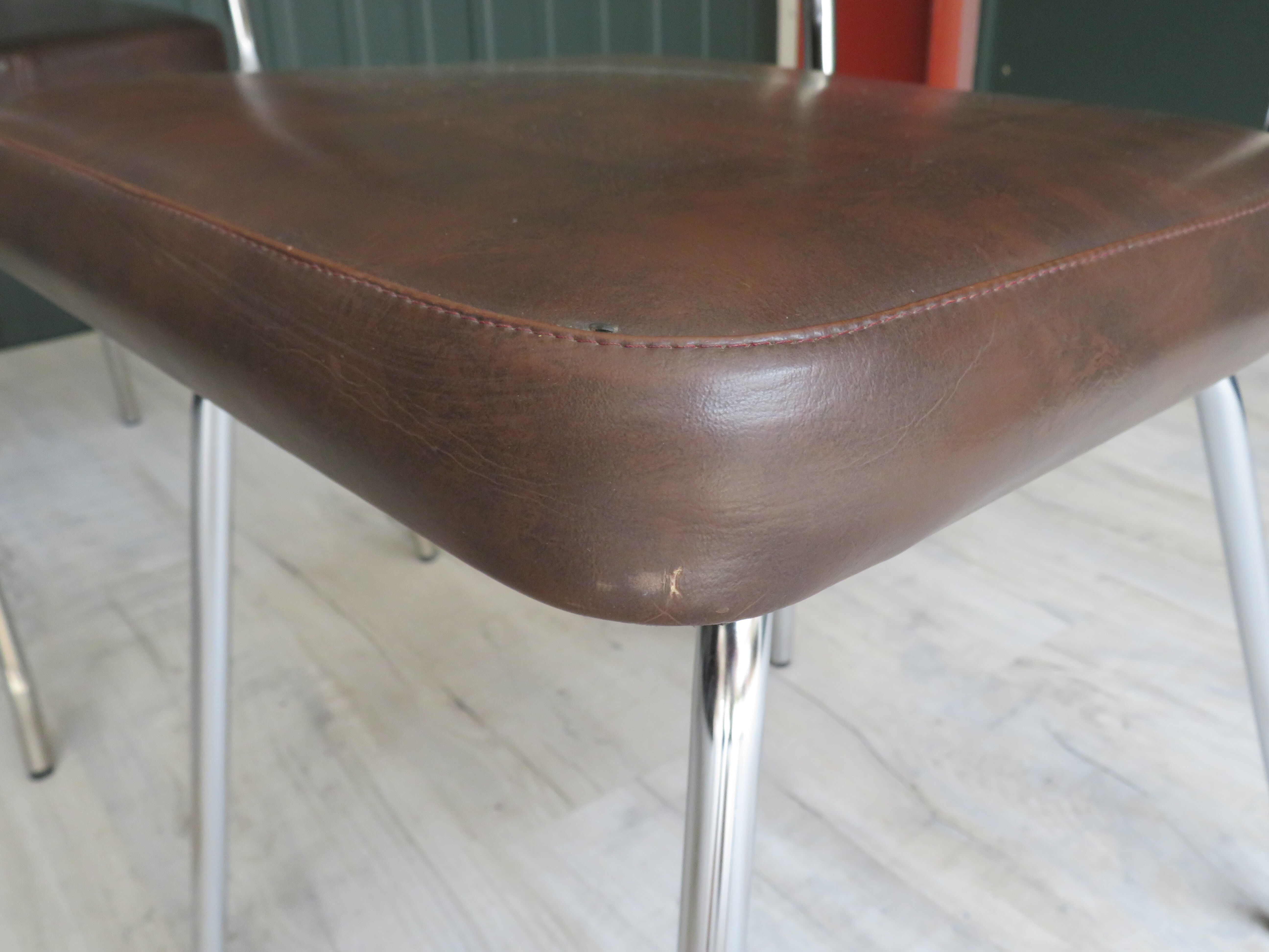 Set of 4 chairs in skaï and vintage chrome