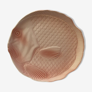 Assiette plate en forme de poisson rose salins les bains made in France
