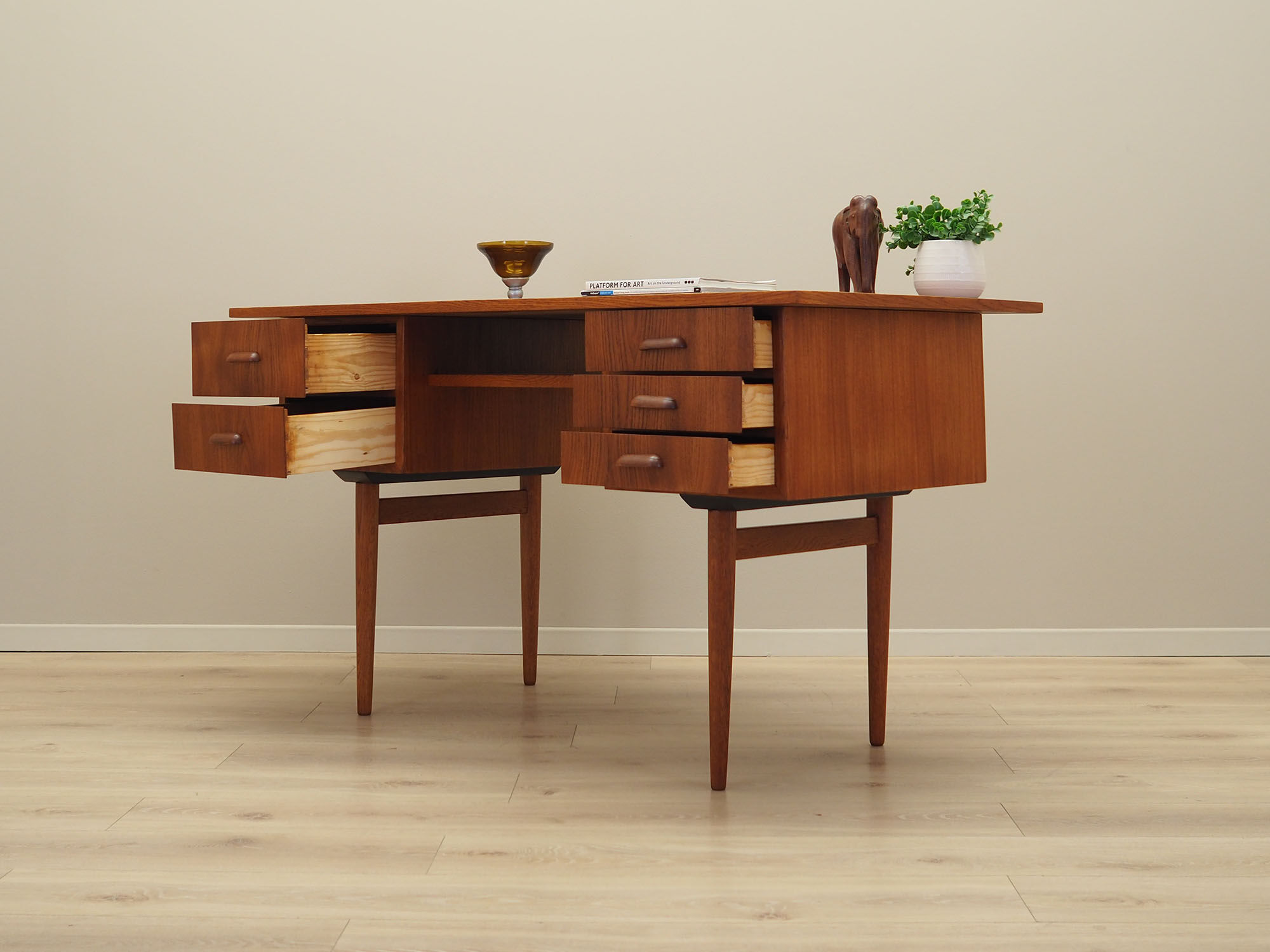 Teak desk, Danish design, 1970s, production: Denmark