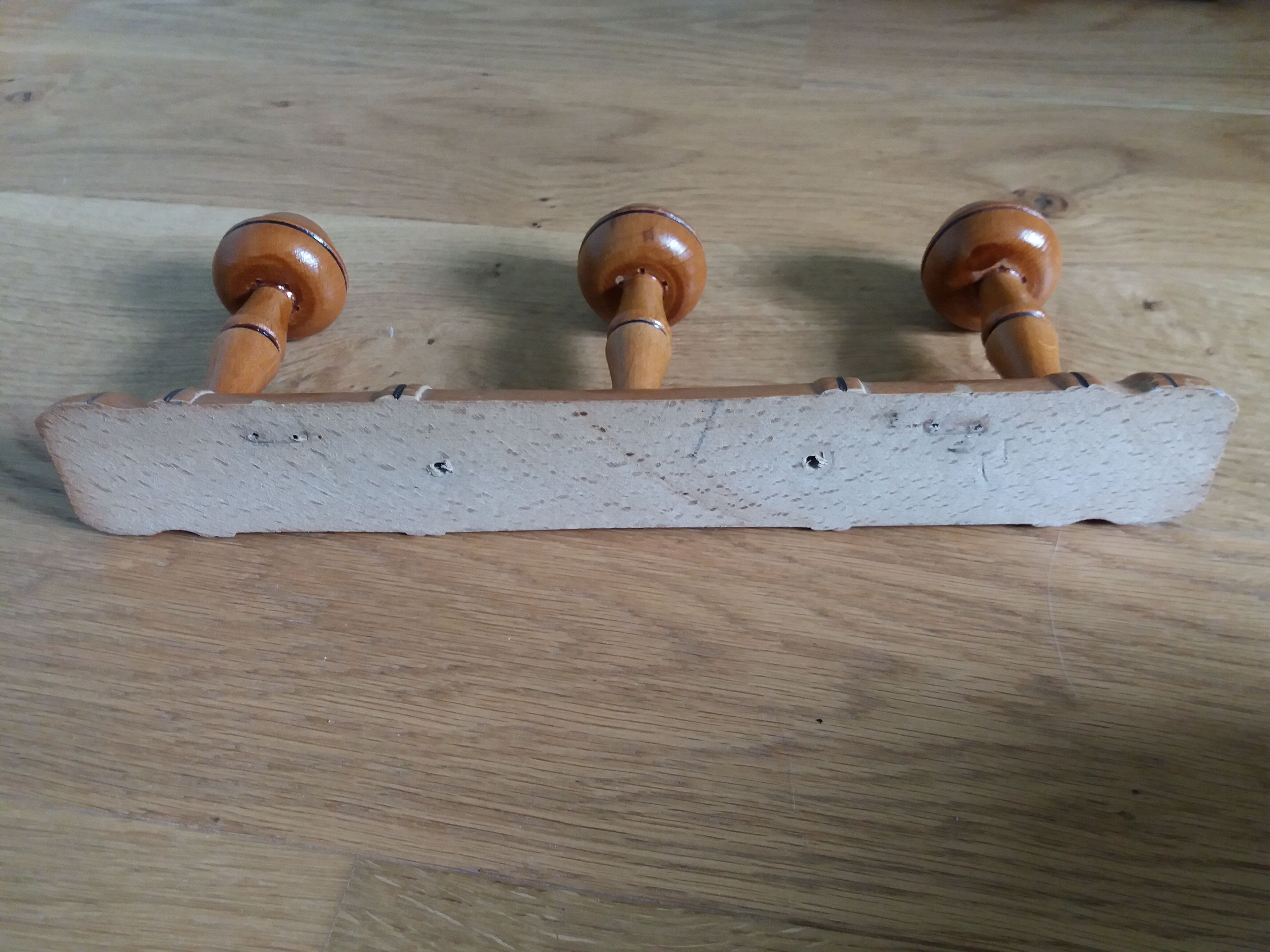 Bamboo-style wall coat holder with 3 mushroom hooks