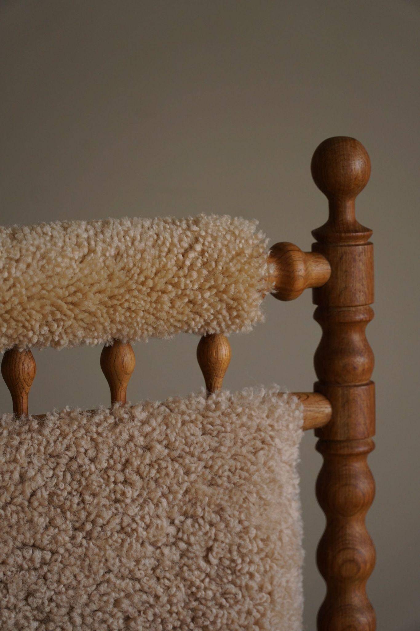 Pair of sculptural Danish modern rocking chairs in lambswool and oak, brutalist, 1950.