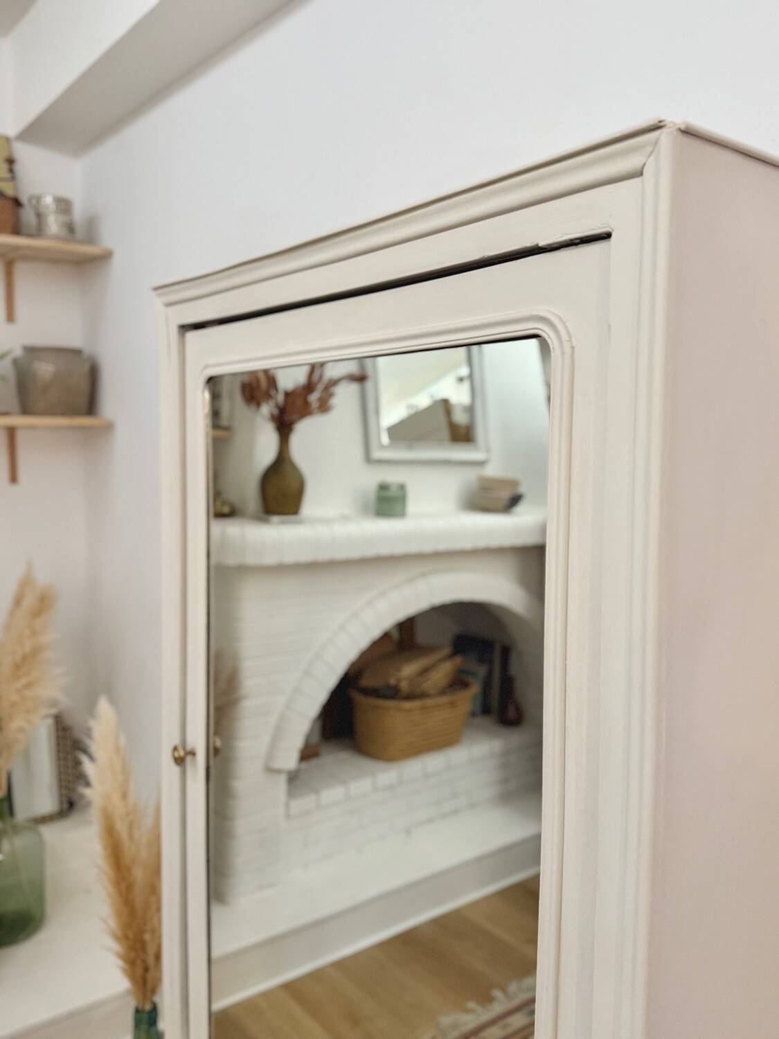 Parisian hosiery cabinet