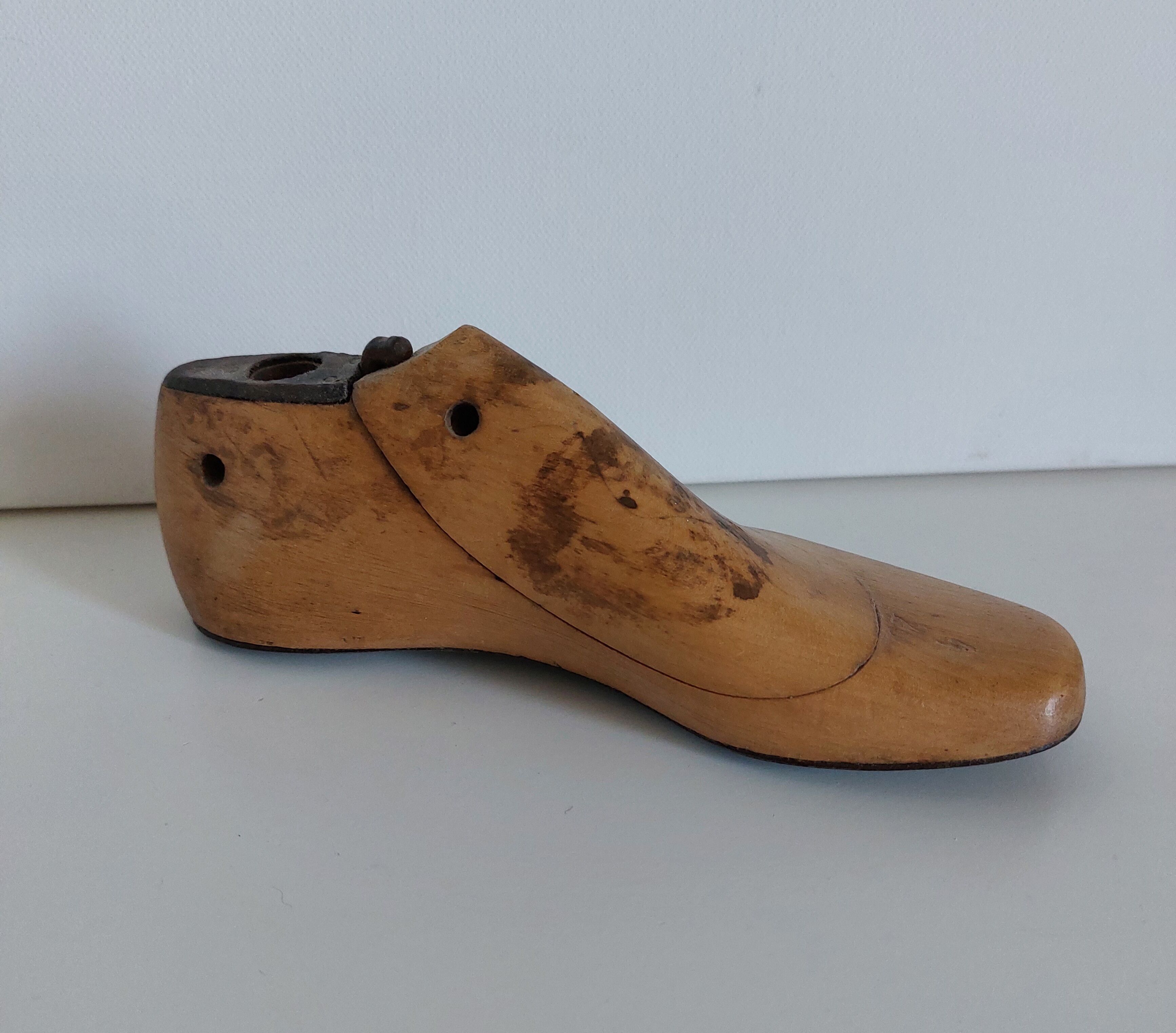 Children's shoe shape Brown Bush