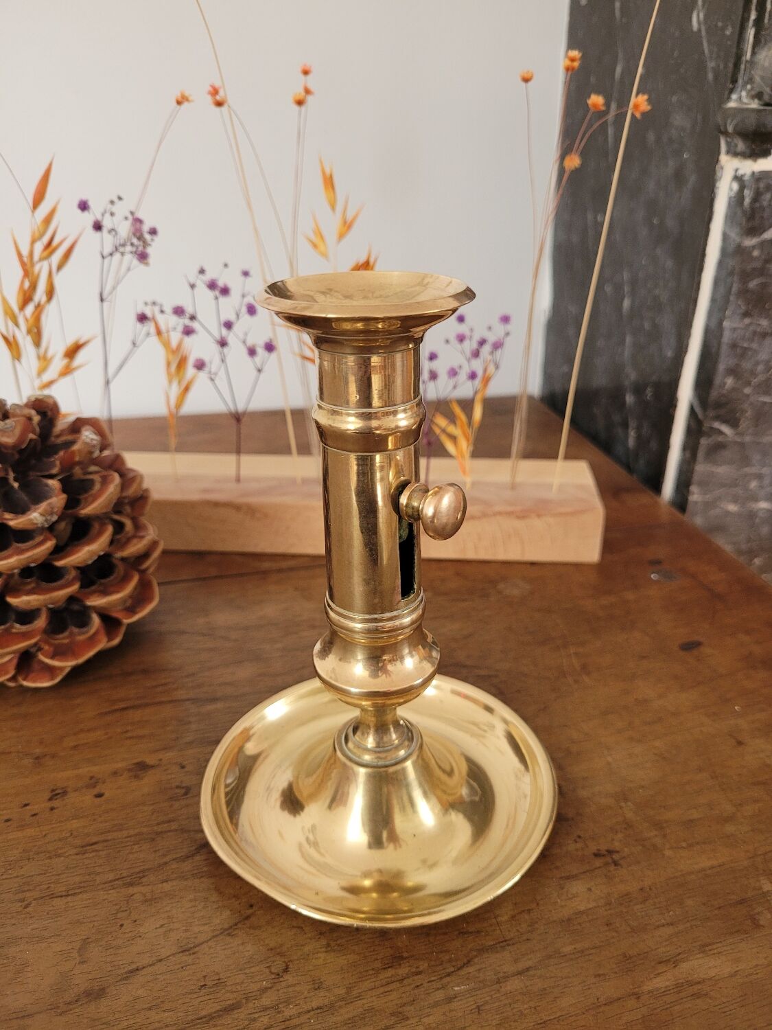 Push candle holder with hollow dish