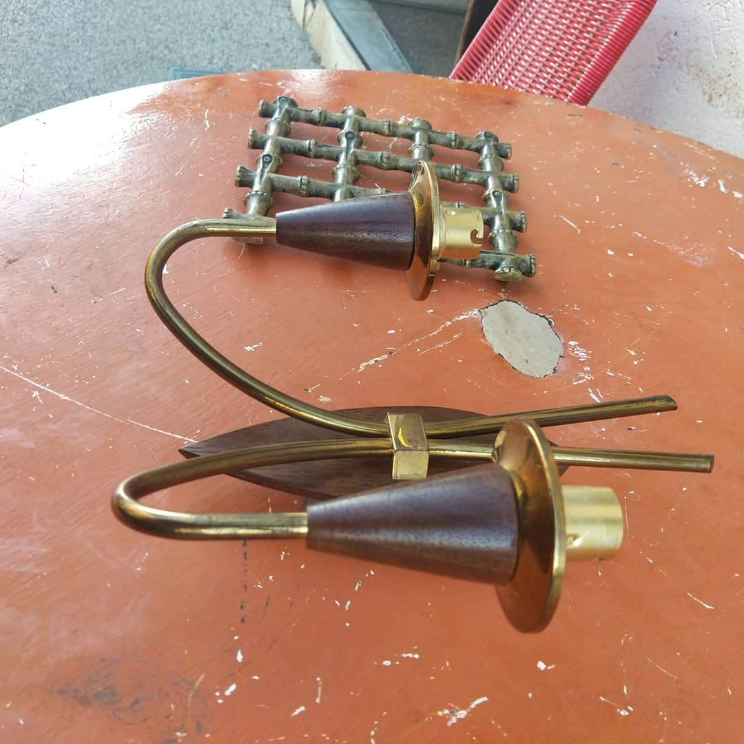 Scandinavian style wall light in gilded metal and Wenge wood, circa 1960