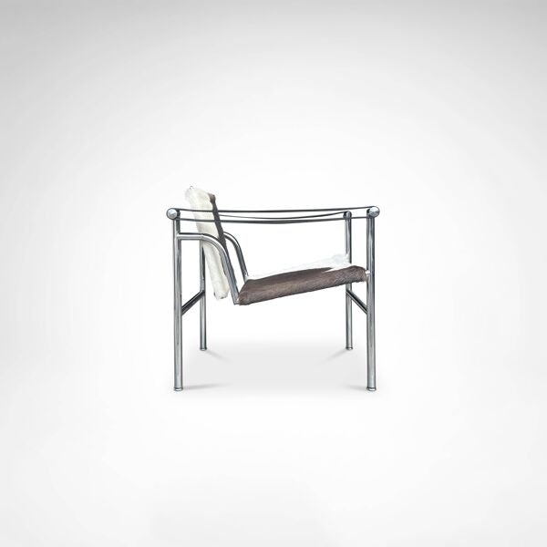 Fauteuil en peau de poney LC1 par Le Corbusier et al pour Cassina années 1980.