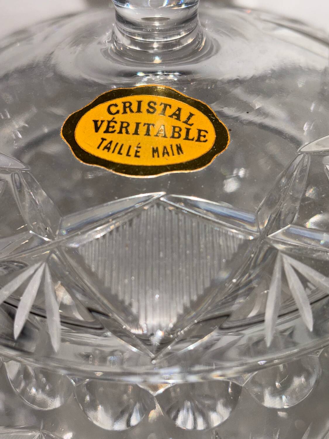 Bonbonnière en cristal ciselé