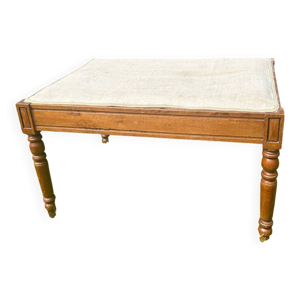 Banc en bois et tissu