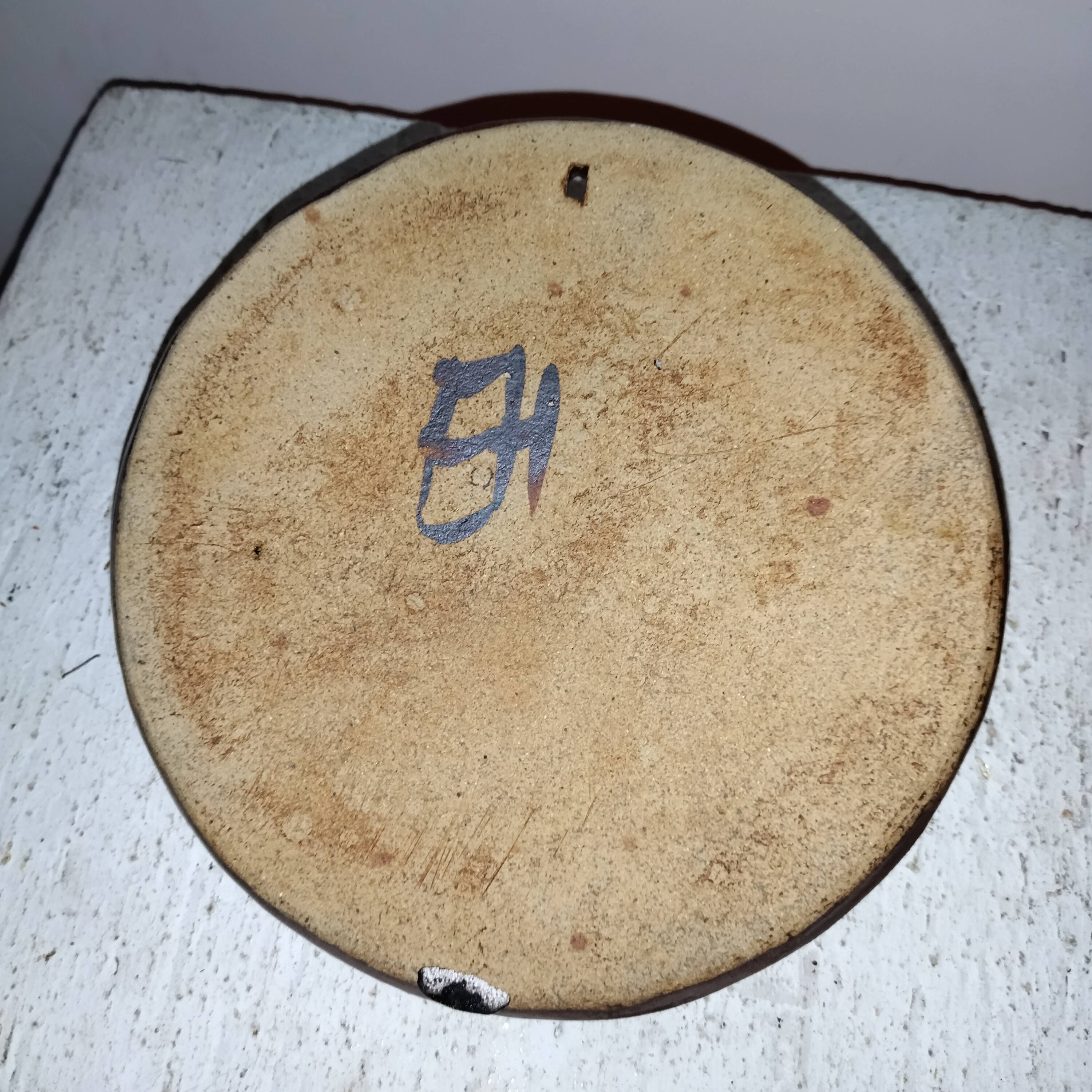 Bouquetière wall vase in enamelled sandstone