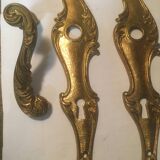 Béquilles et plaques en laiton de style Louis xv