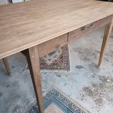 Farmhouse table with an extension