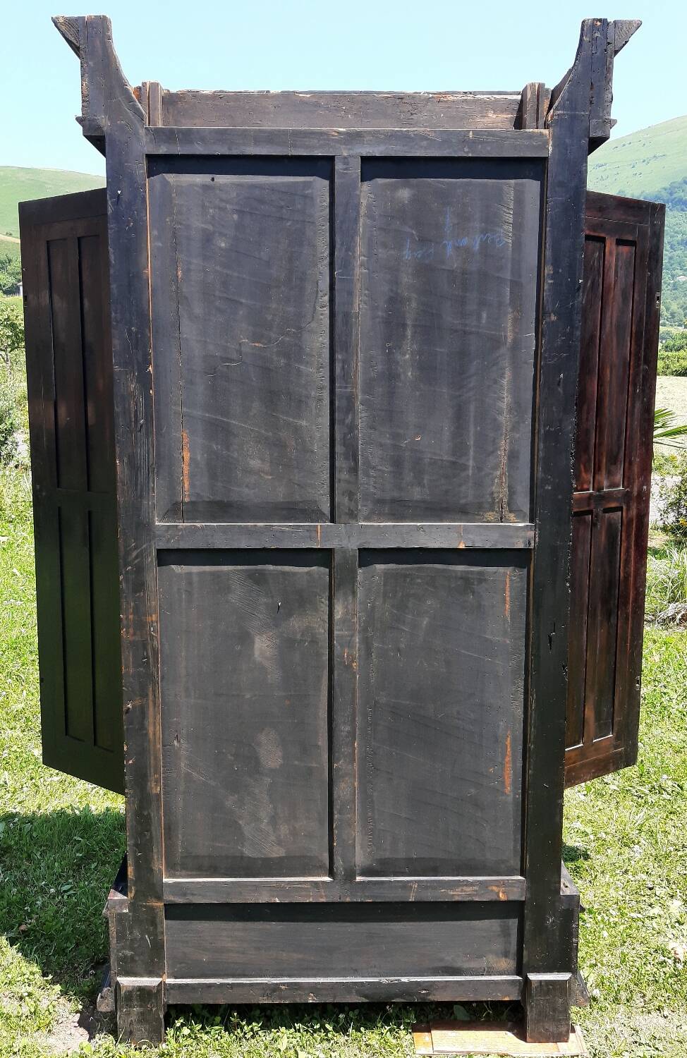 Dressmaker's cabinet with beveled triptych mirrors. (Mirror cabinet)