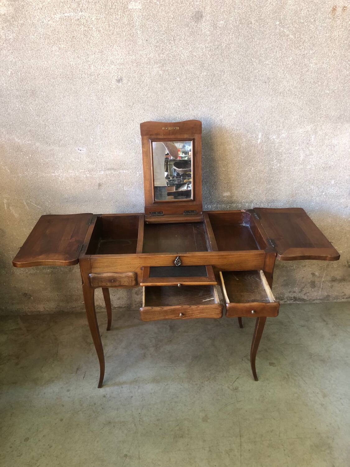 Former dressing table
