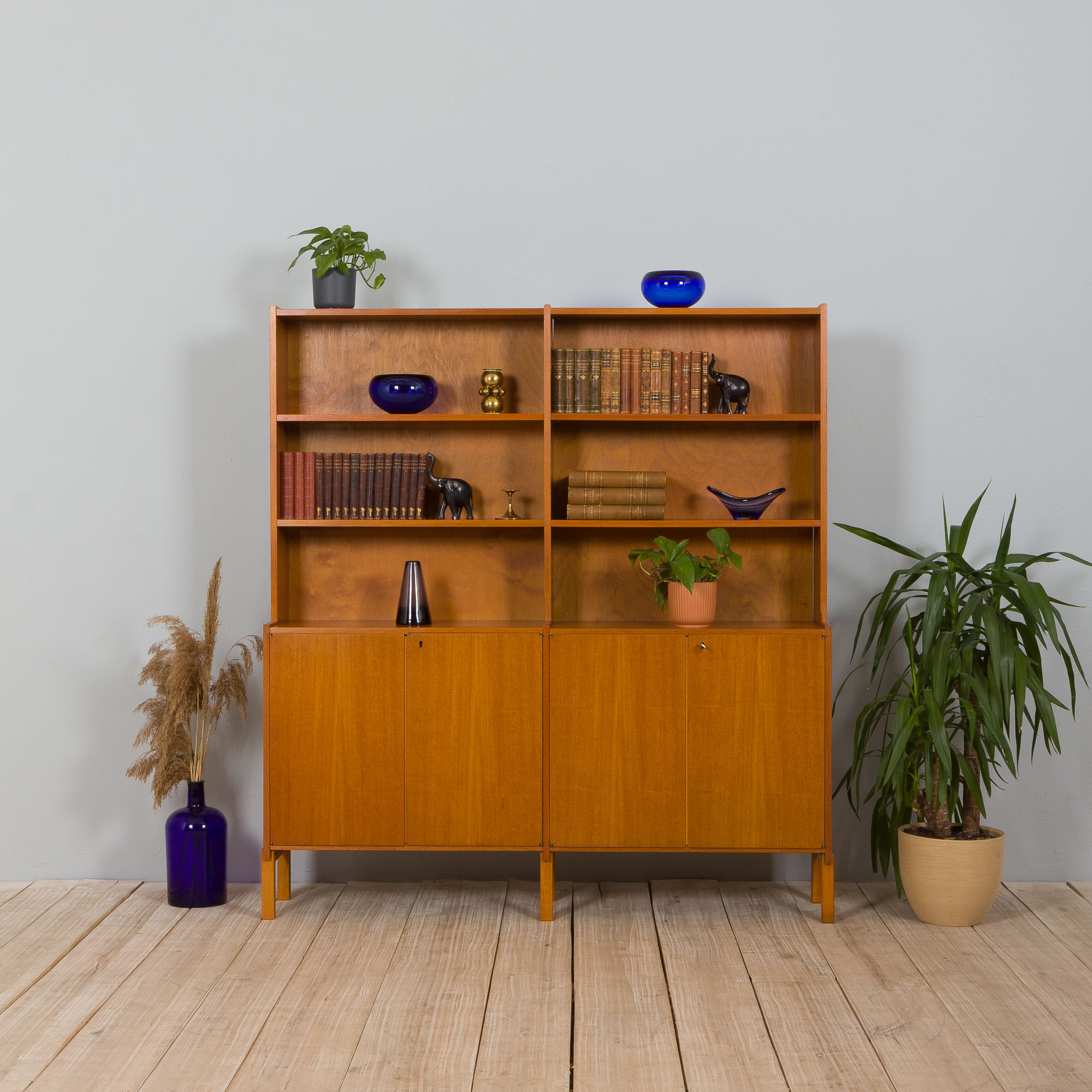 Unité murale indépendante scandinave avec armoire de bar, Norvège années 1960