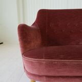 "Samsas" canapé in rare velvet by Carl Malmsten from the mid-century, Sweden, 1960s.