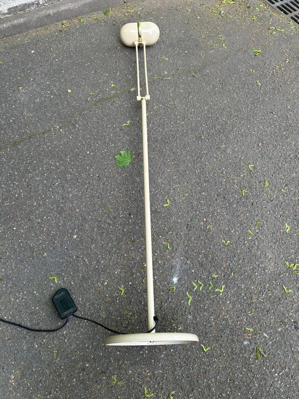 Vintage beige and gold articulated Italian floor lamp from the 1970s.