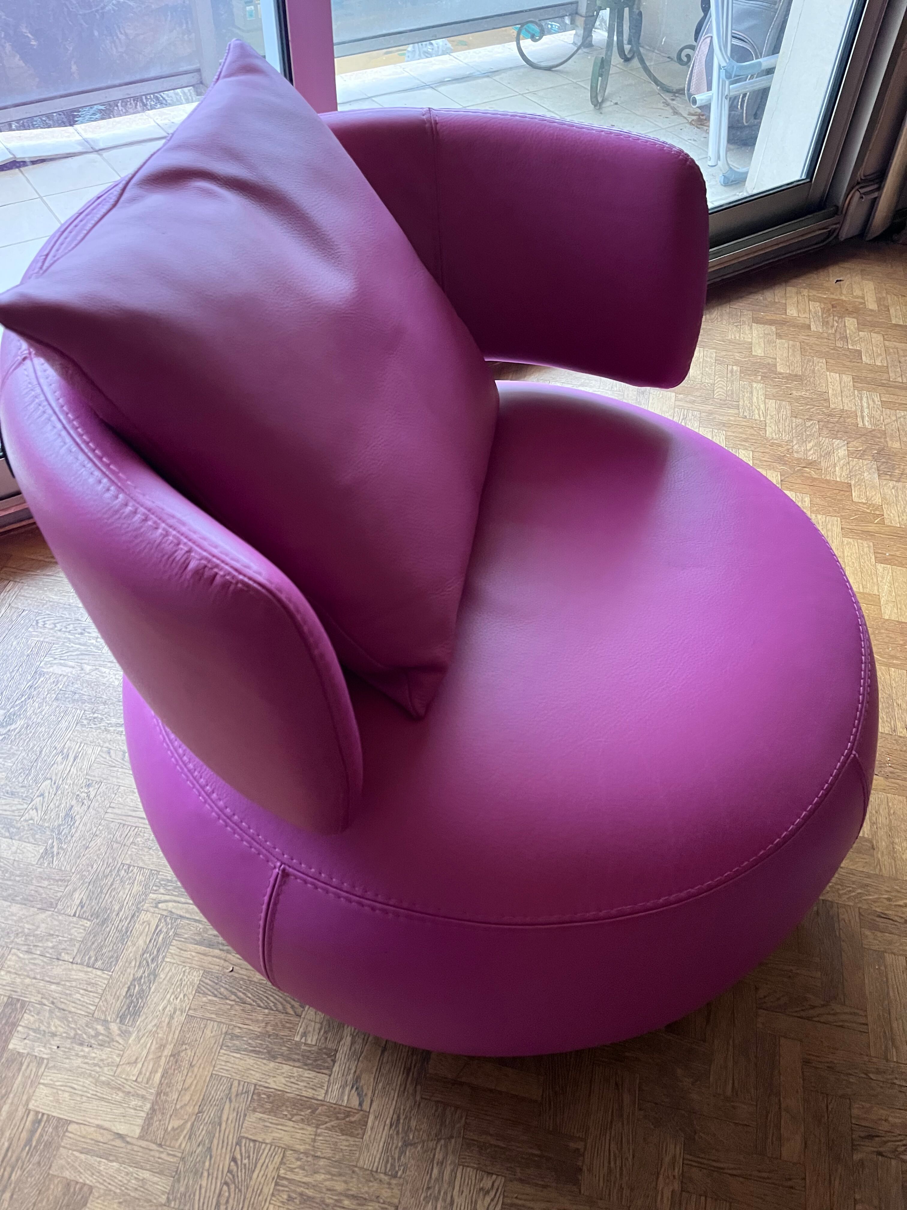 Armchair Curl leather heater fuschia Roche Bobois swivel