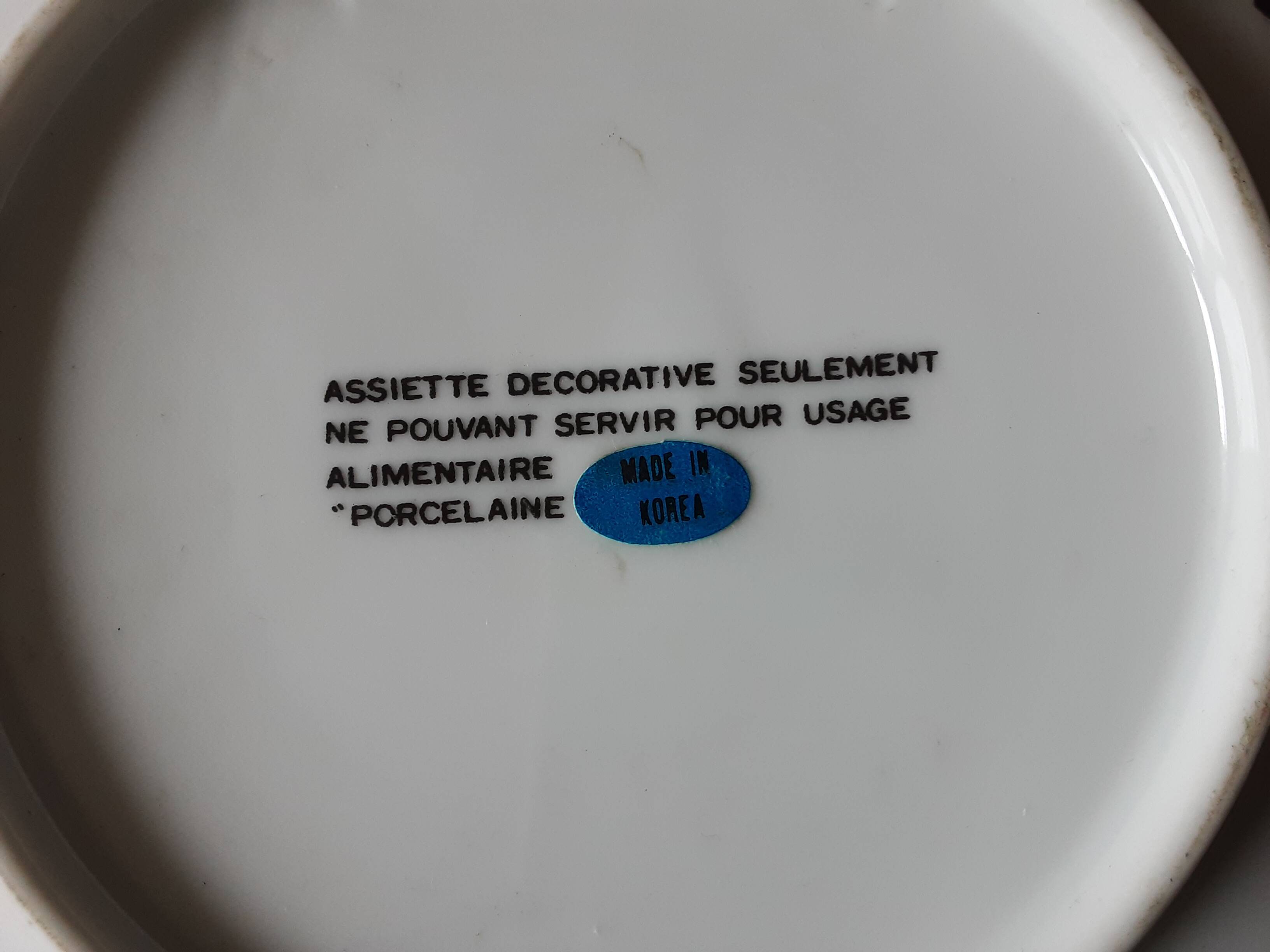 Small decorative slip plate