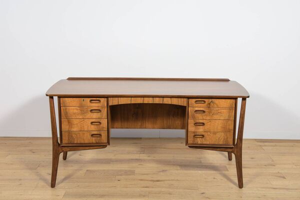 Bureau Mid-Century en Noyer par Svend Åge Madsen pour H.P. Hansen, Danemark, années 1960