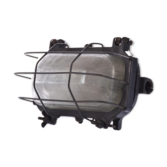 Industrial wall lamp