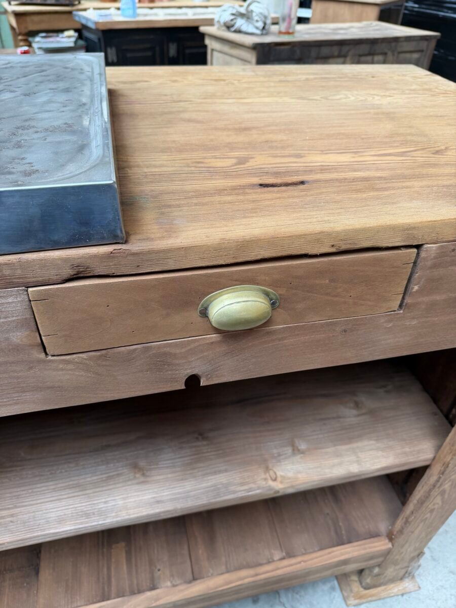 1950s bar counter