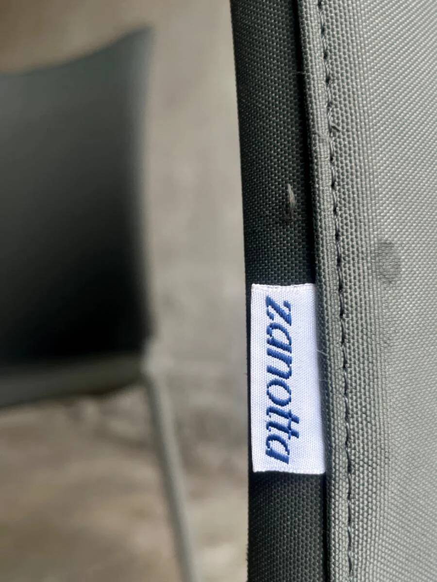 Set of 5 Zanotta 'Lia' chairs — matt aluminum frame with dark grey leather seats, Italian minimalist design