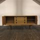 Vieille buffet milieu du siecle en teck design scandinave danois des années 70