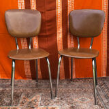 Paire de chaises en simili cuir