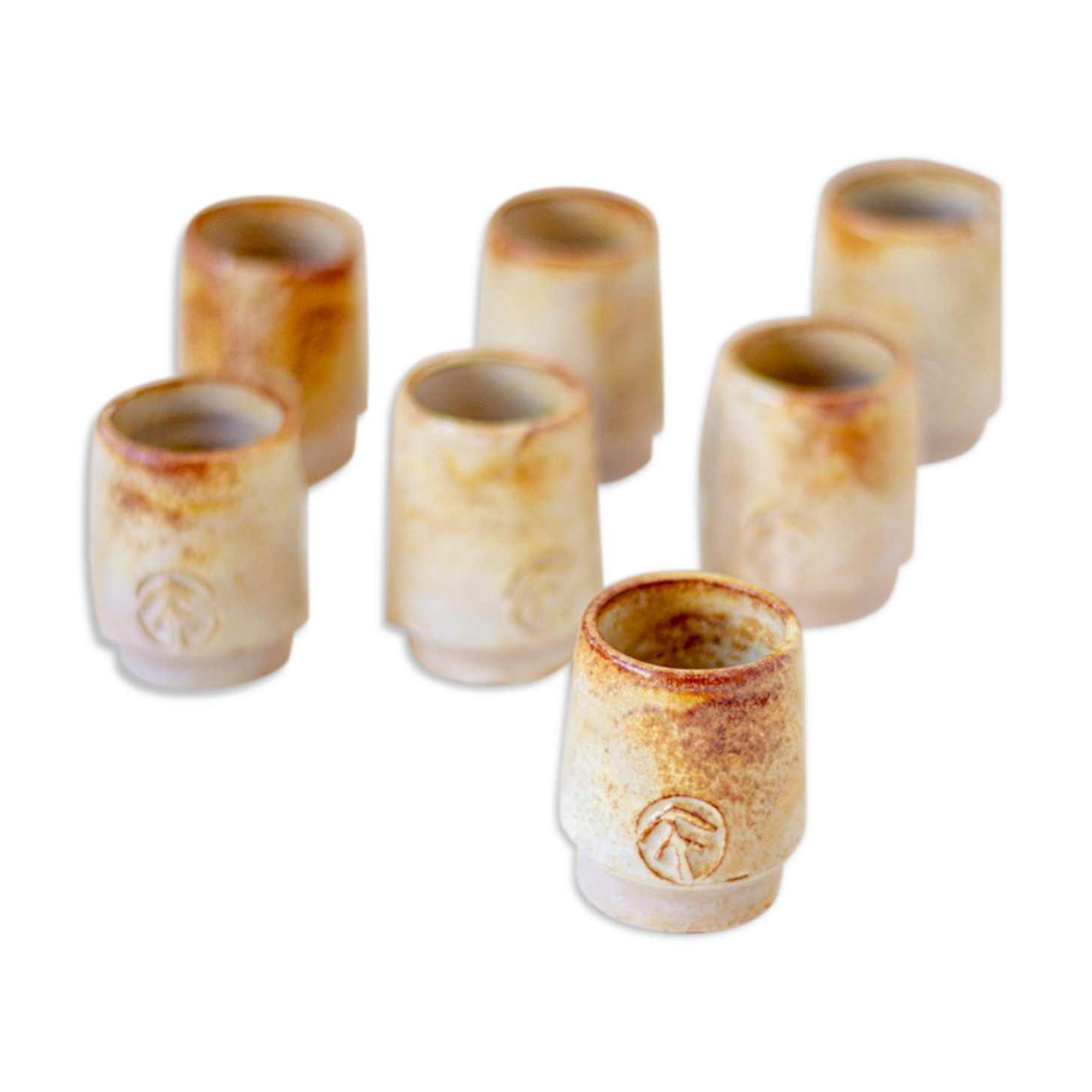 7 verres à liqueur en grès