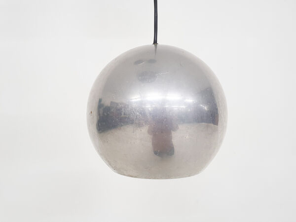 Ensemble de trois globes métalliques légers Pays-Bas des années 1960