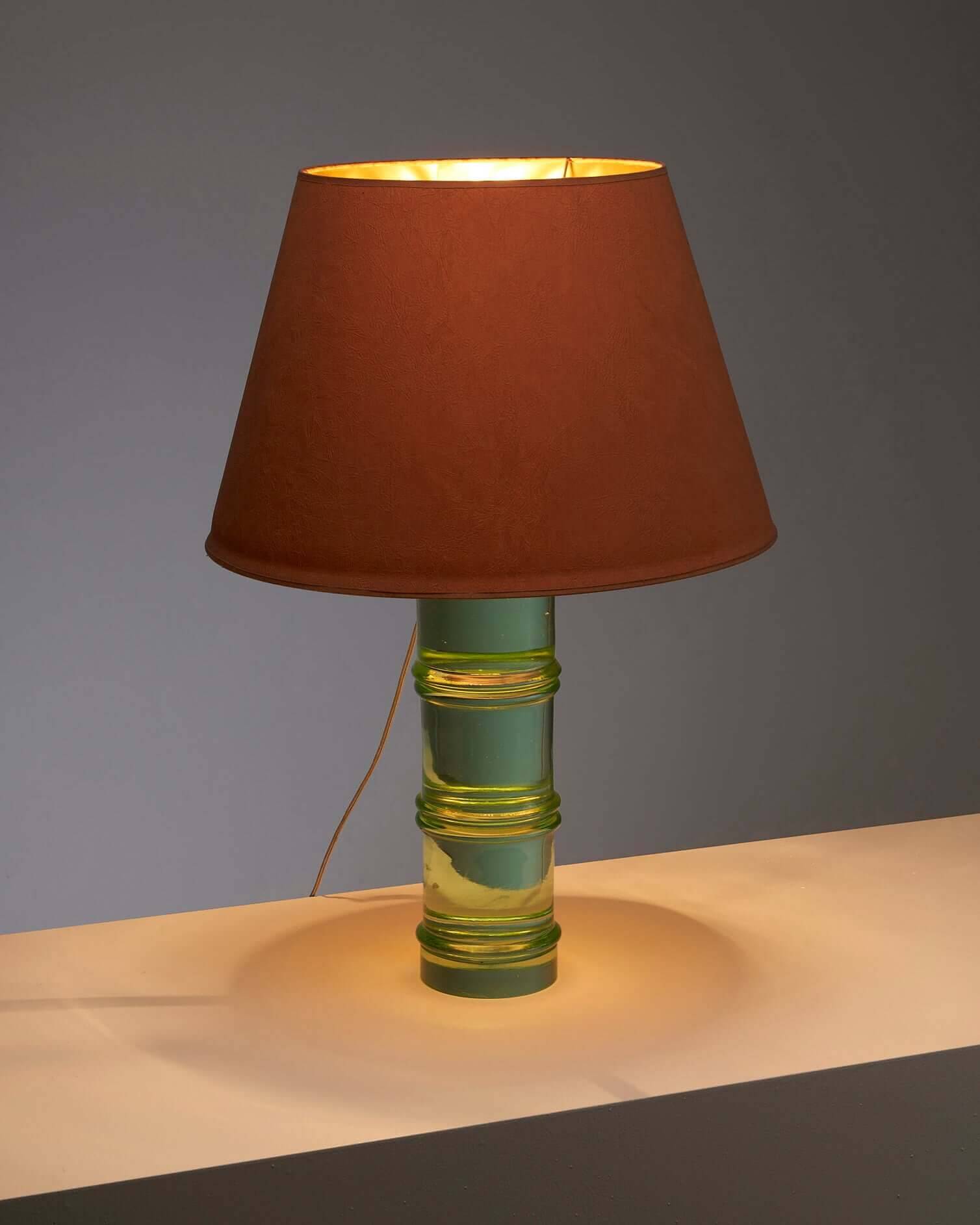 Lampe de table en verre avec abat-jour orange