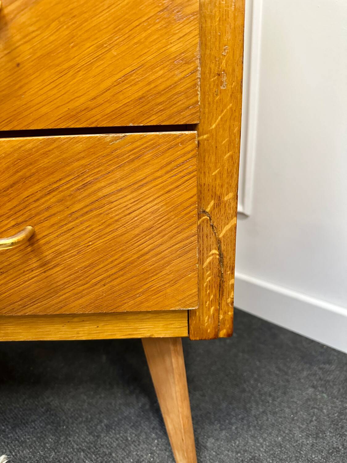 Commode vintage pieds compas
