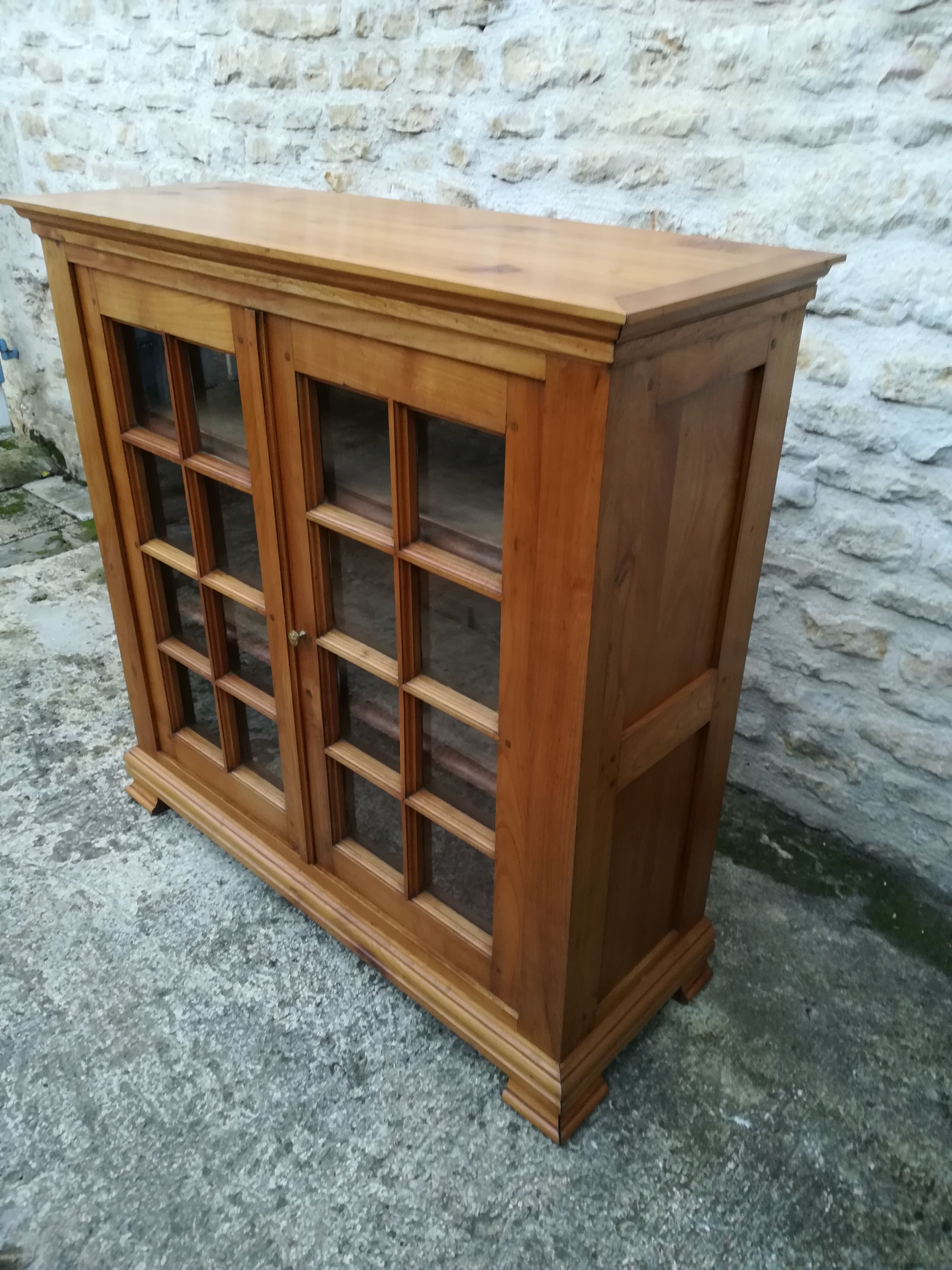 Solid cherrywood showcase