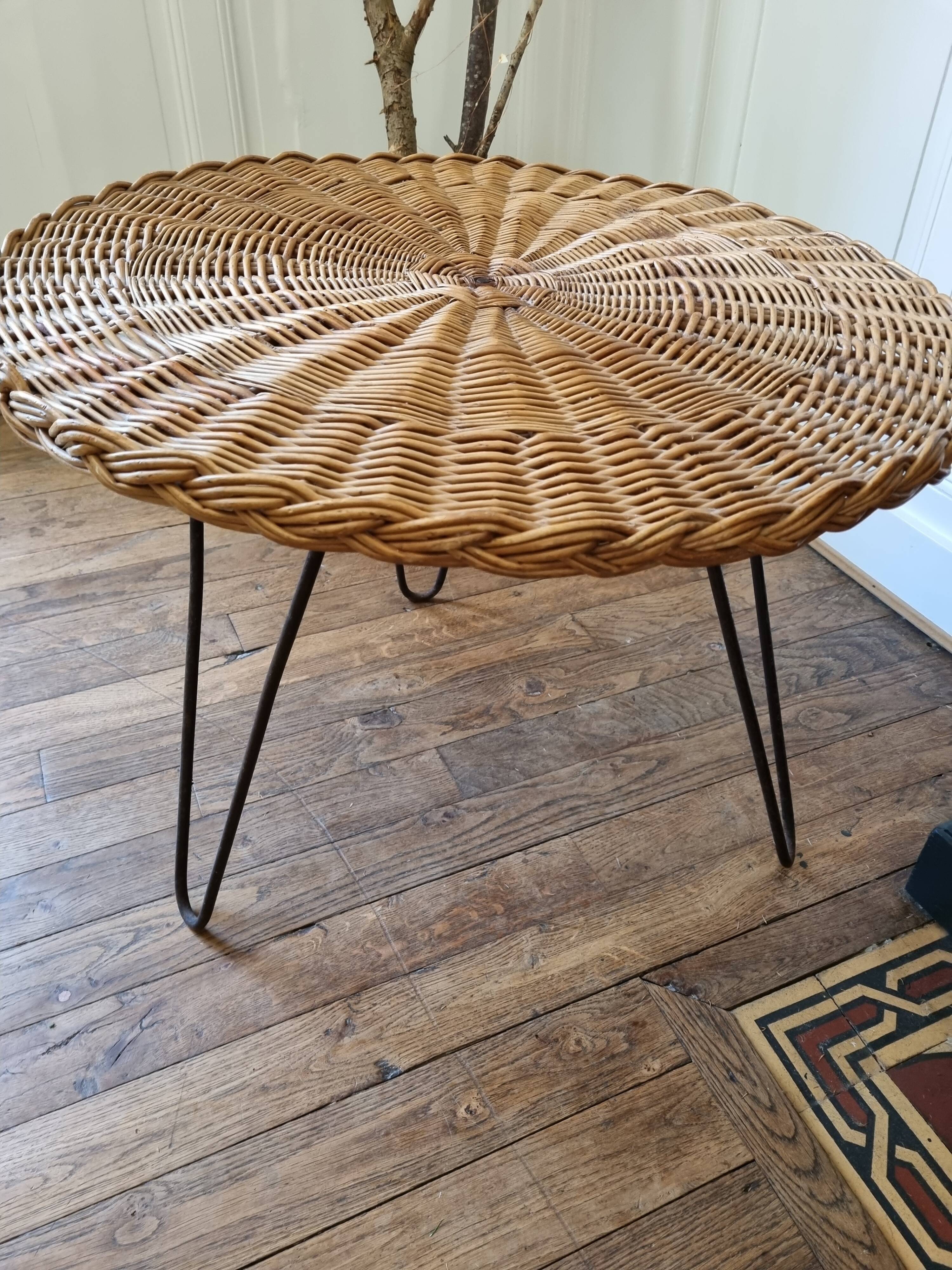 Vintage rattan table iron legs