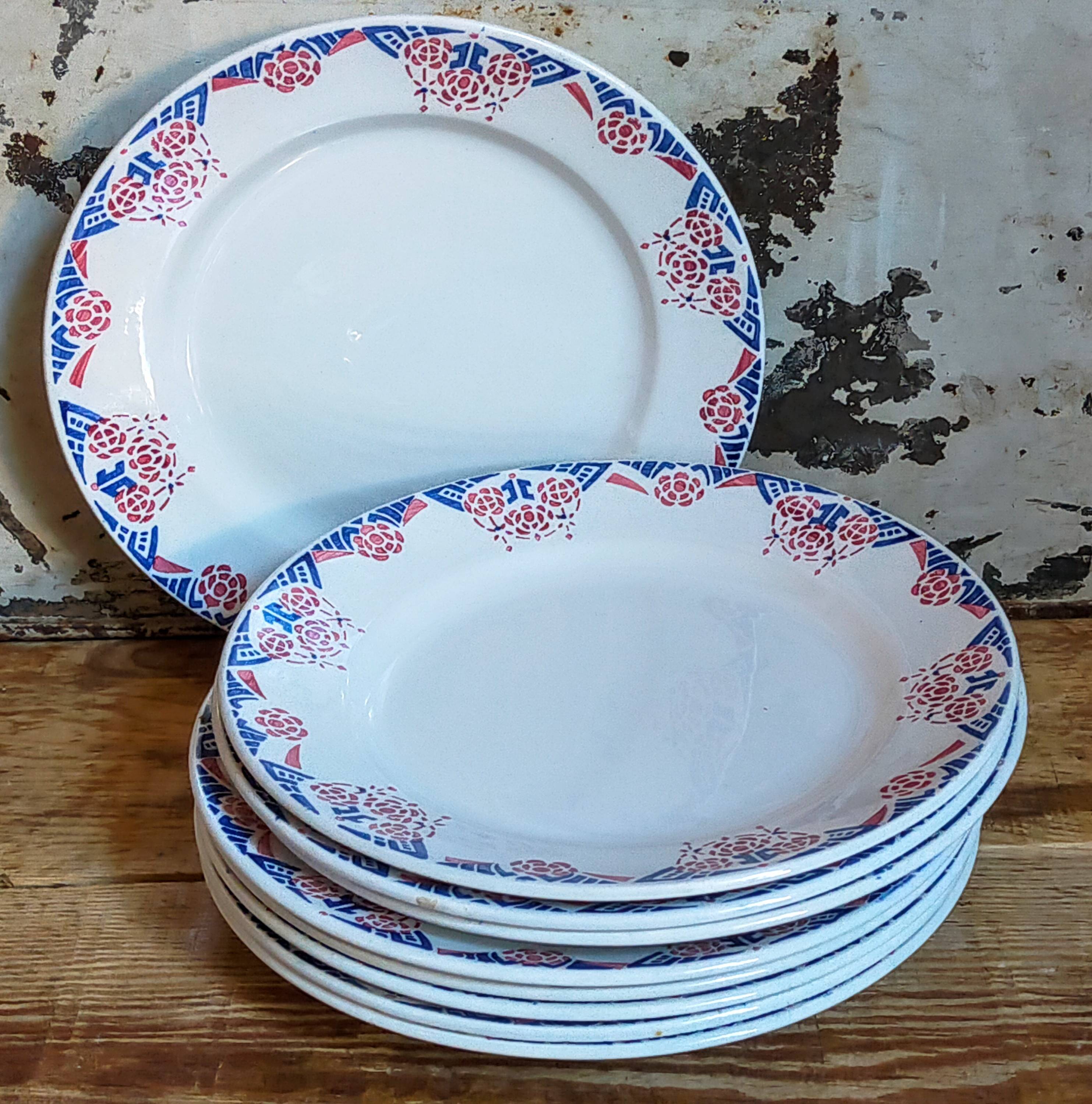 Nine Sarreguemines earthenware dessert plates, Brunoy service, 1940s