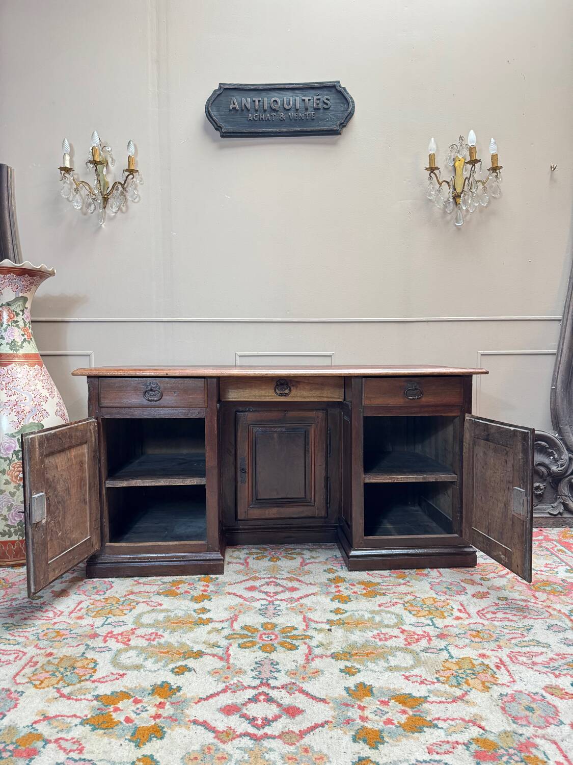Bureau with a drawer in walnut, 18th century.