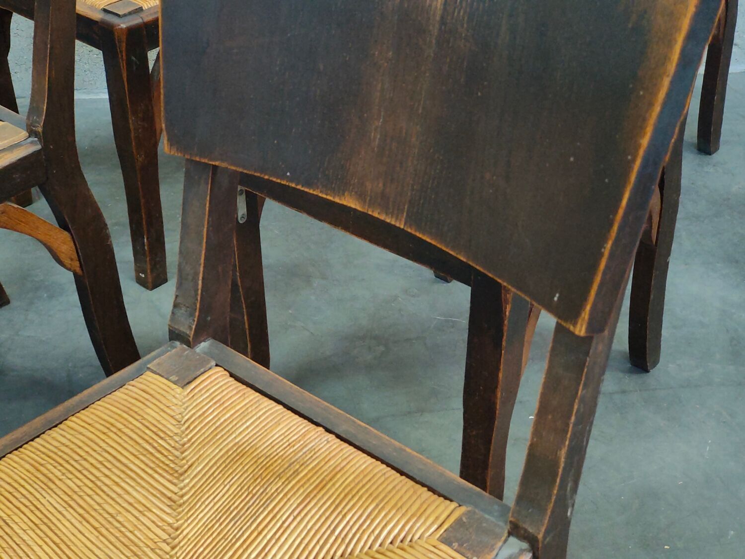 Suite of 6 chairs brutalist style straw and solid oak