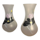 Duo vase en verre dépoli à fleurs noire et rose années 1980