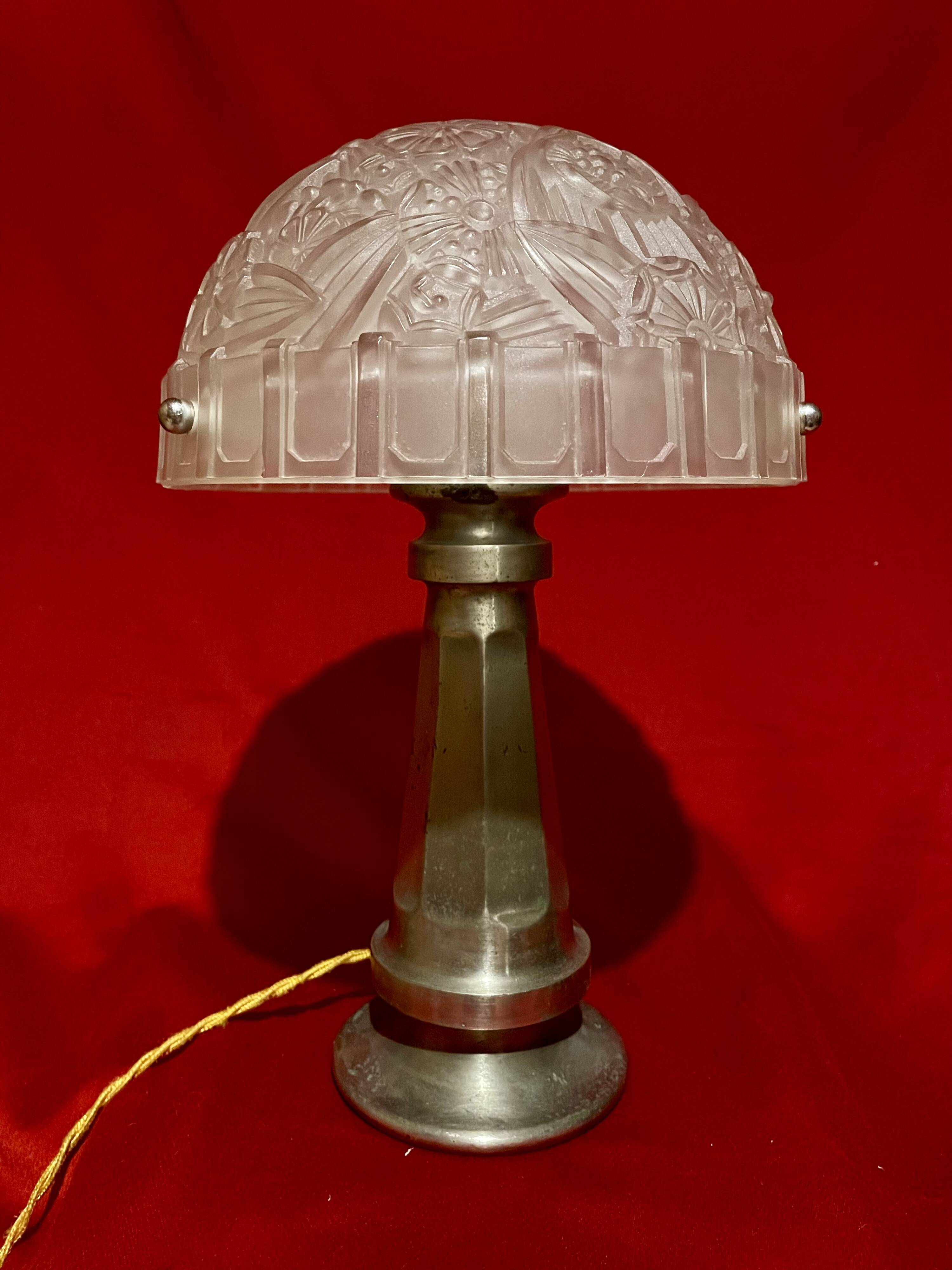 Vintage Art Nouveau lamp signed "Hettier et Vincent", from the 1920s