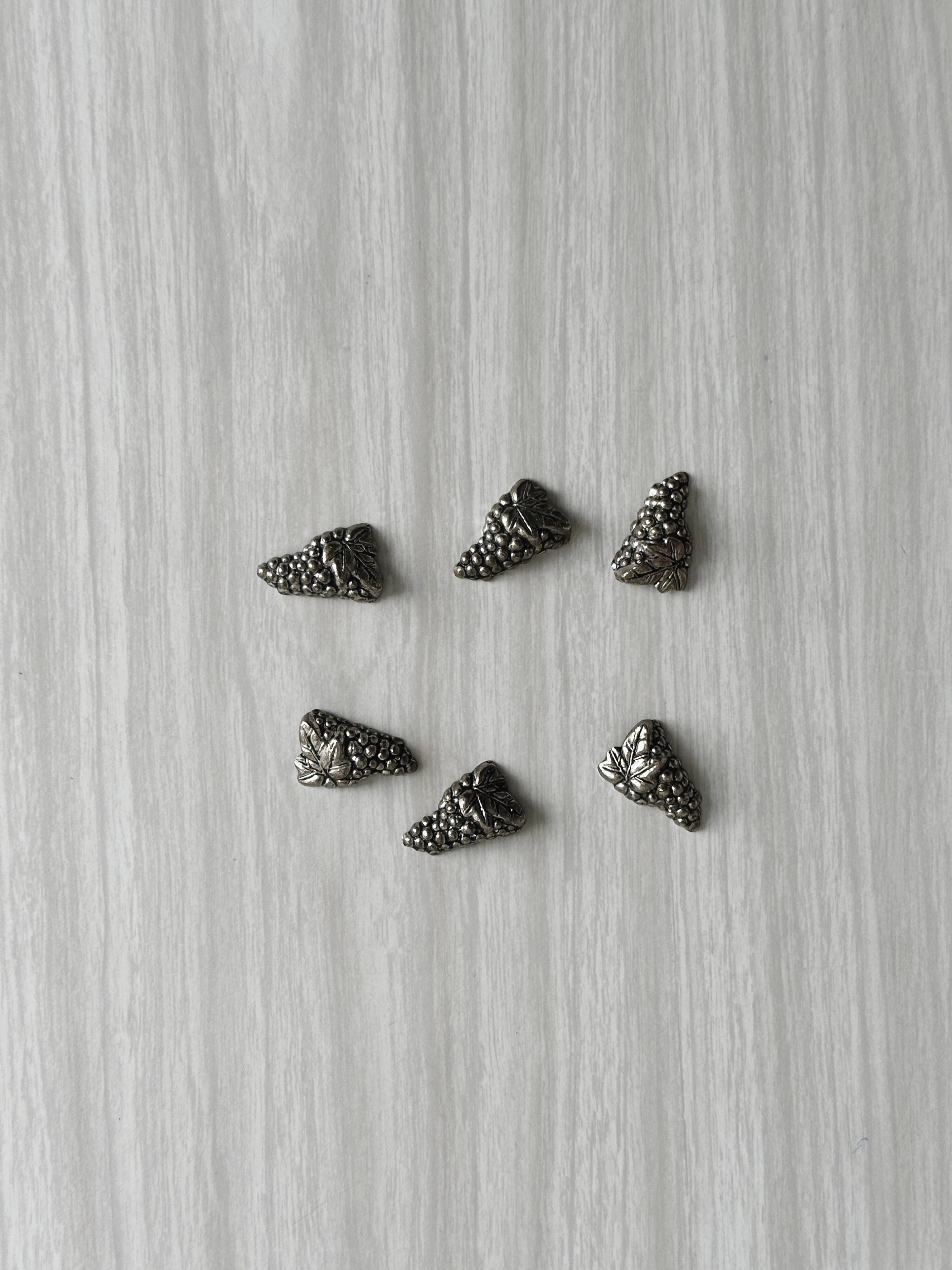 Silver metal grape knife holder