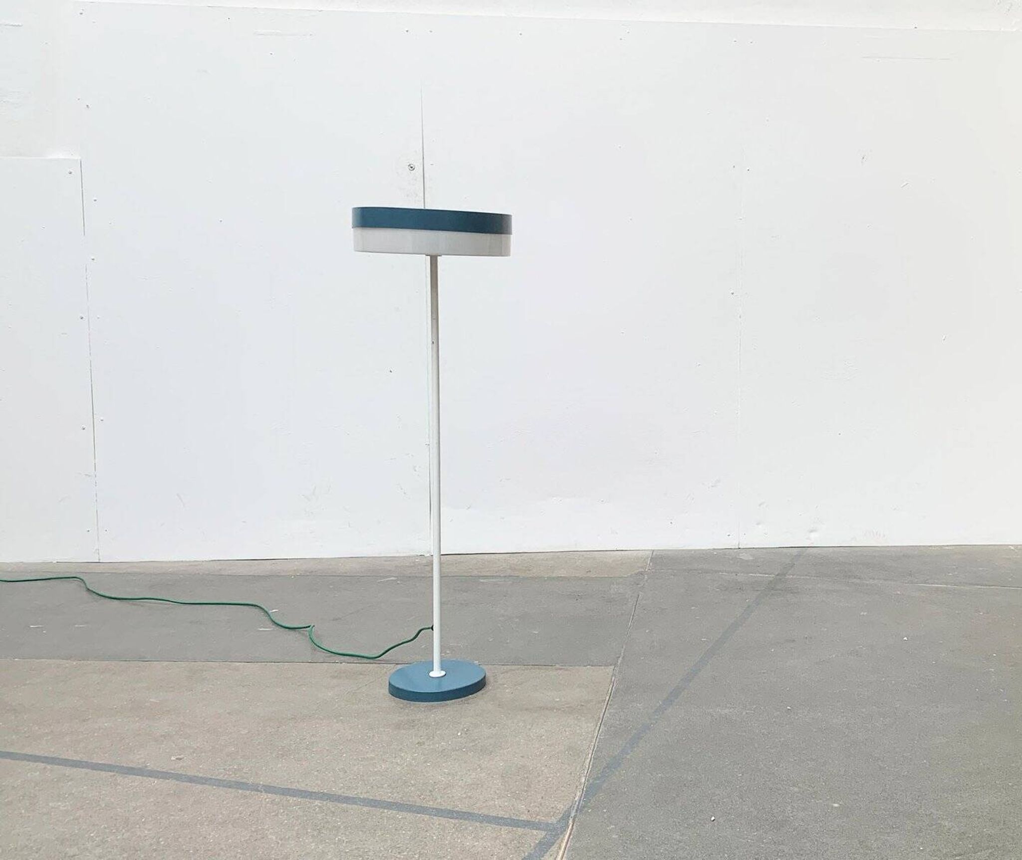 Lampadaire minimaliste de Bega, Allemagne