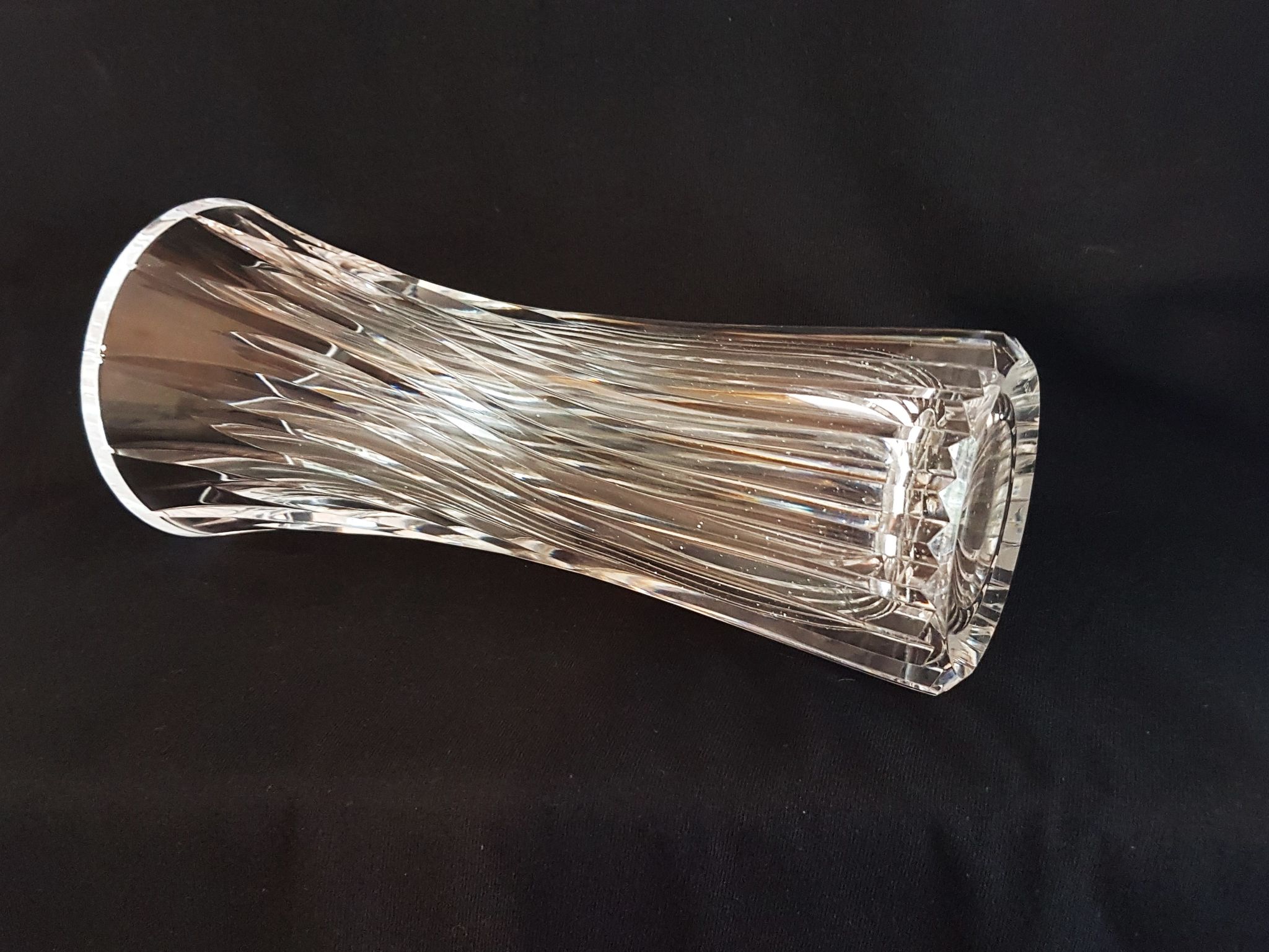 Vase rouleau en cristal taillé Val Saint Lambert