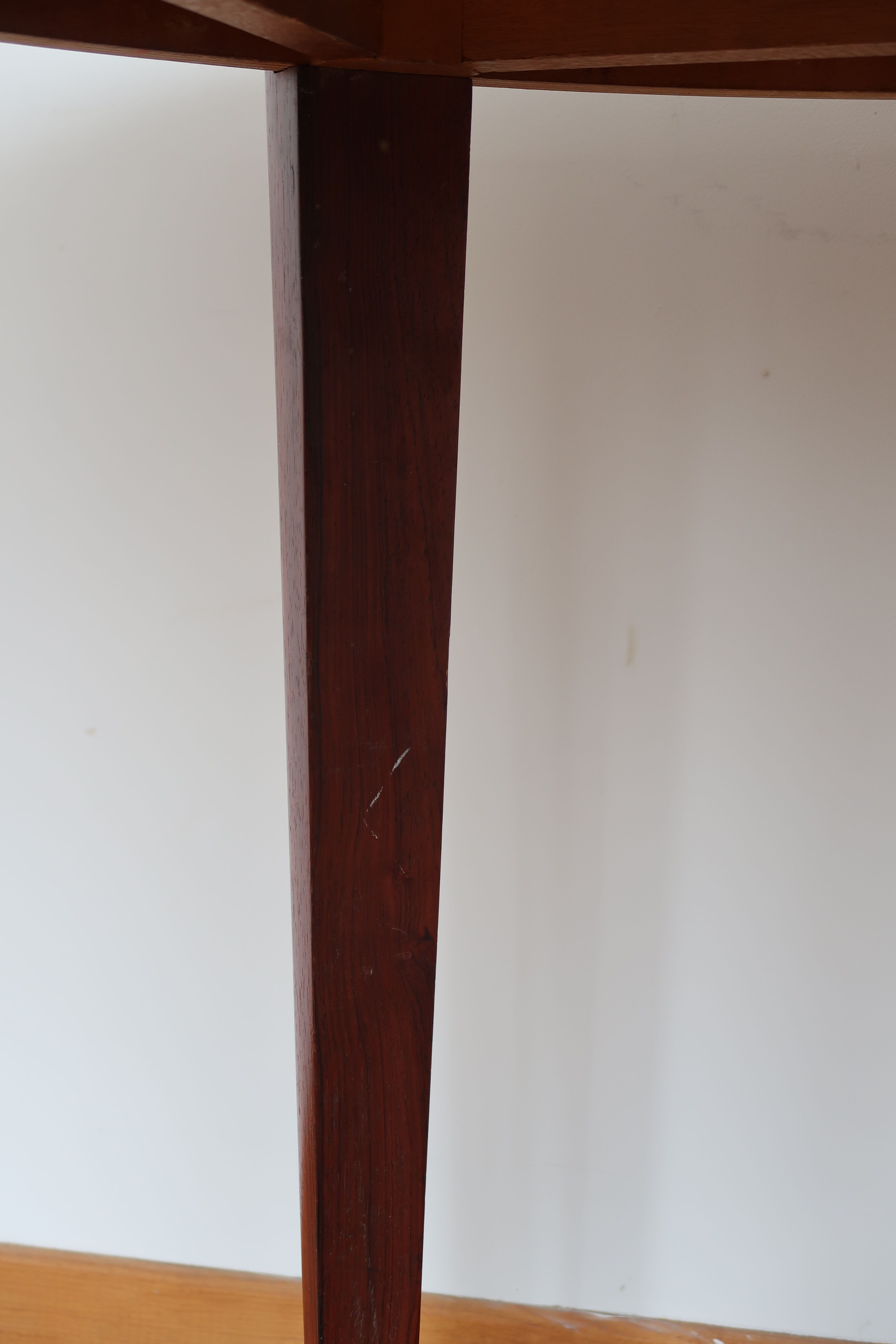 Round table extendable rosewood