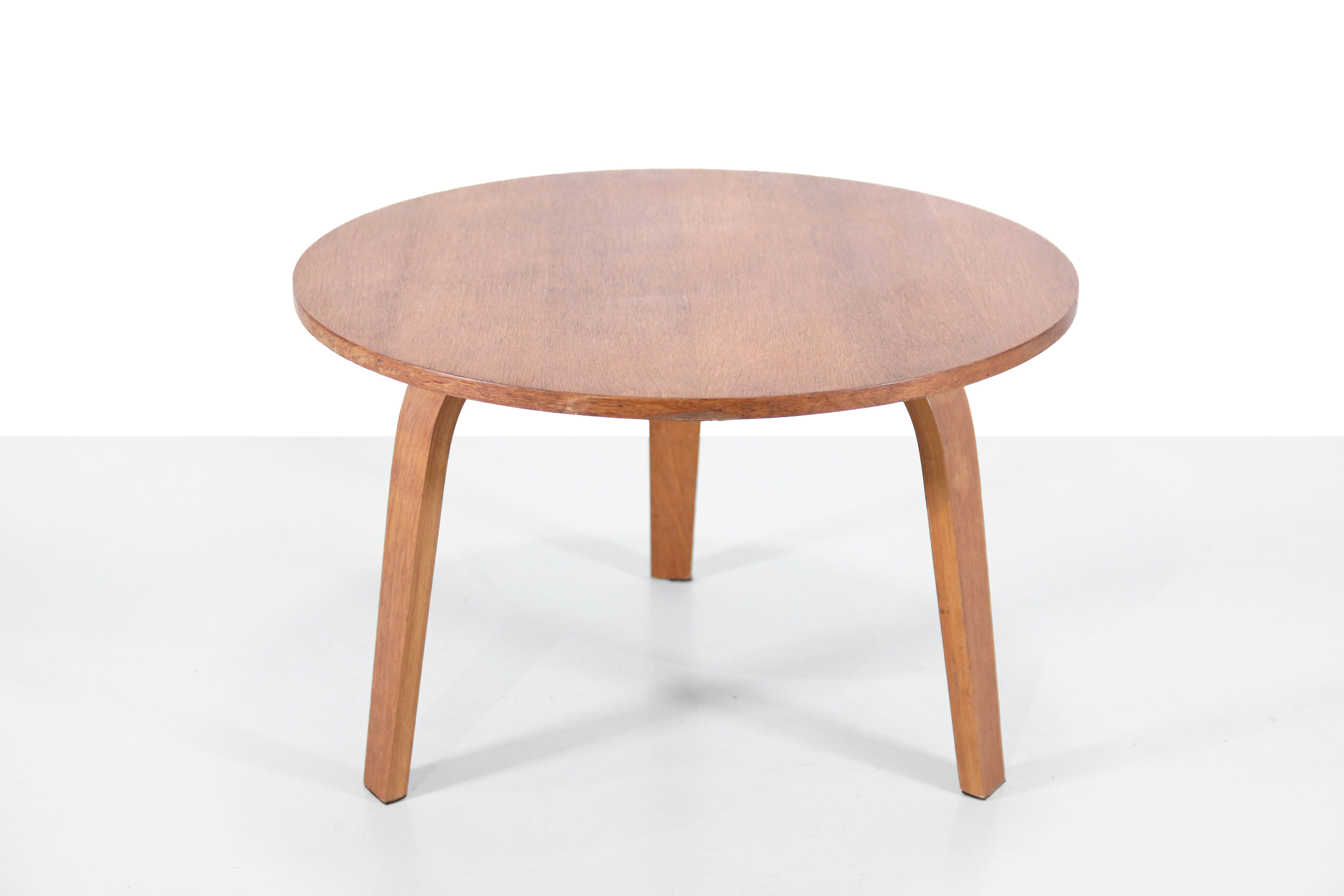 Pastoe round side table by Cees Braakman in oak