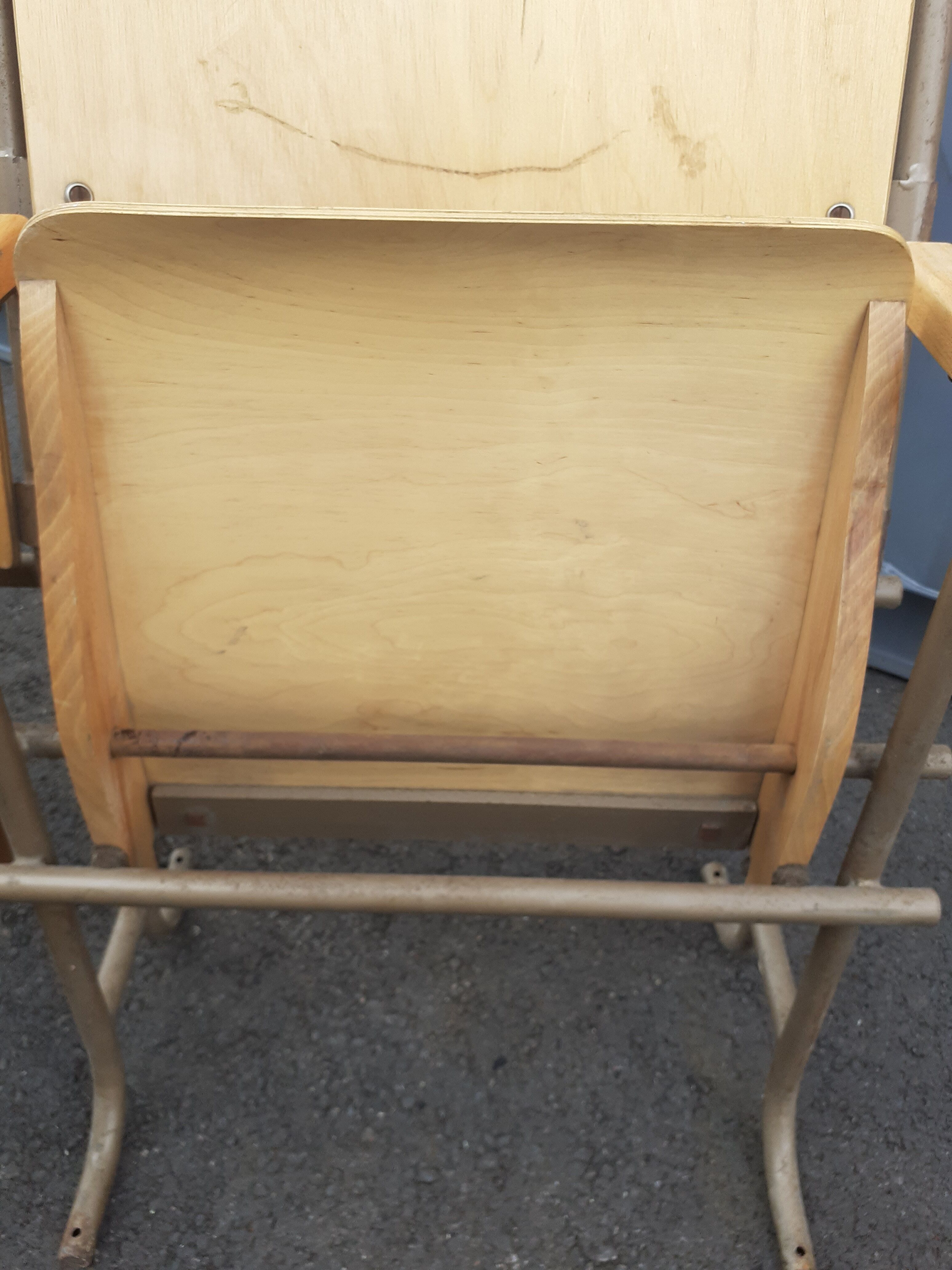 Wheelchair cinema theatre strapontin