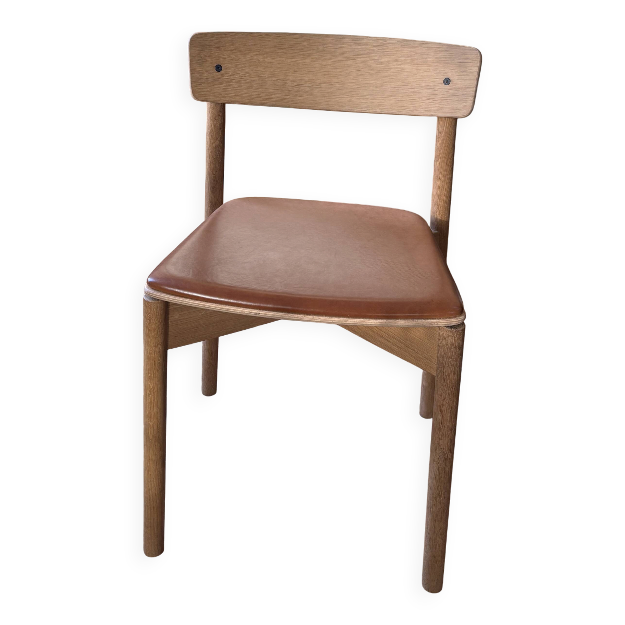 Takt Cross Chair in oiled oak with cognac leather seat