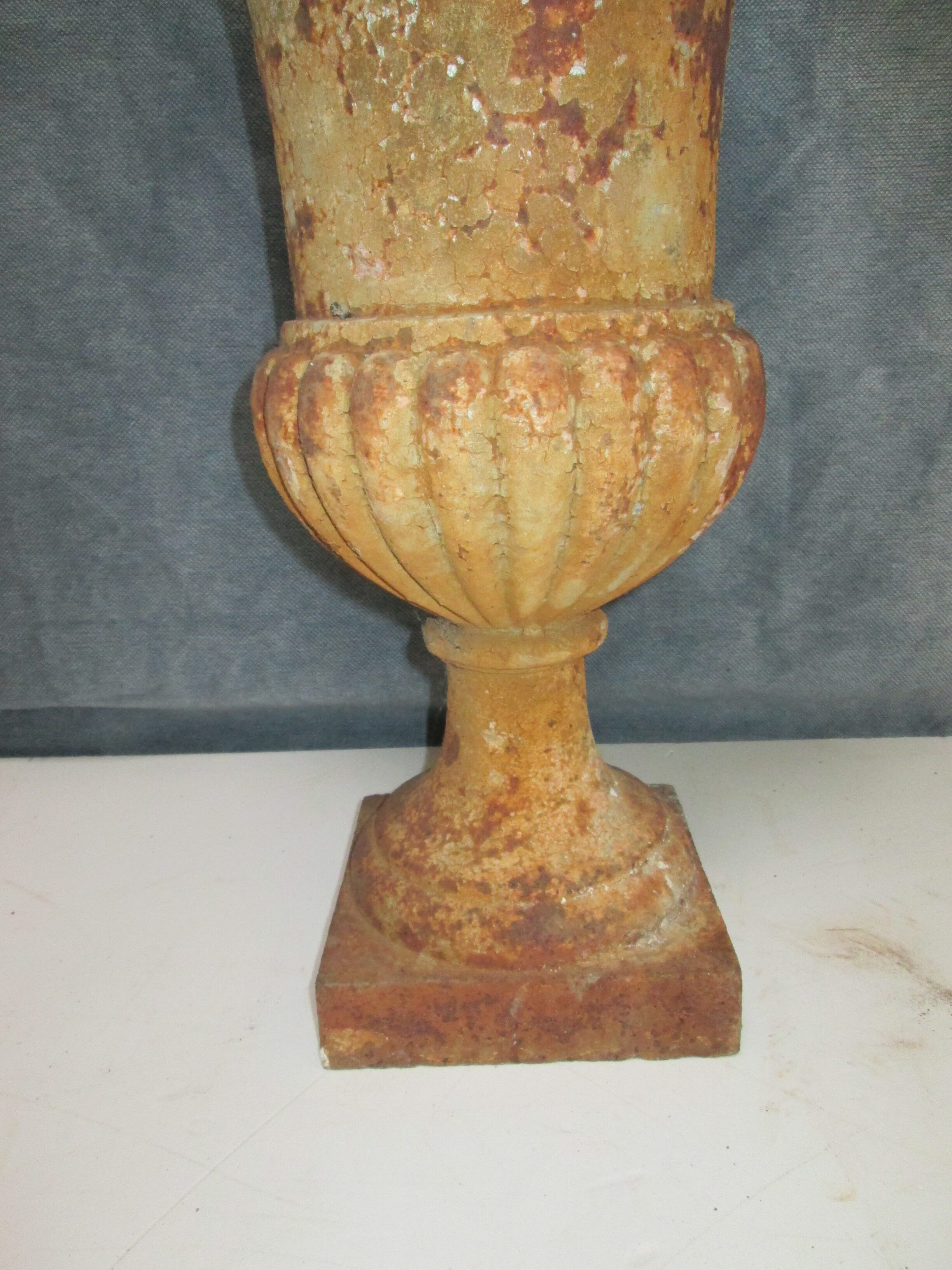 Cast iron of the nineteenth "Medici" vase
