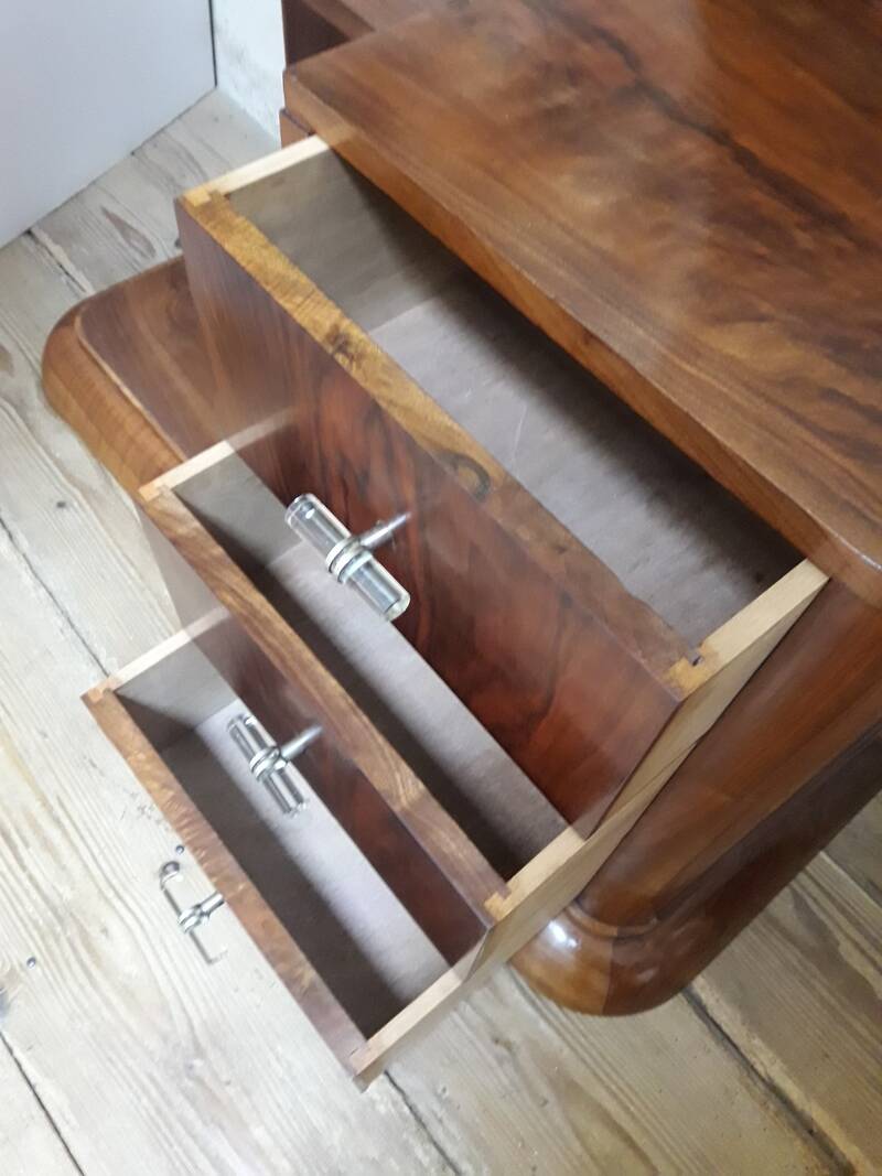 Art Deco dresser, solid walnut, veneer, 3 drawers, mirror.